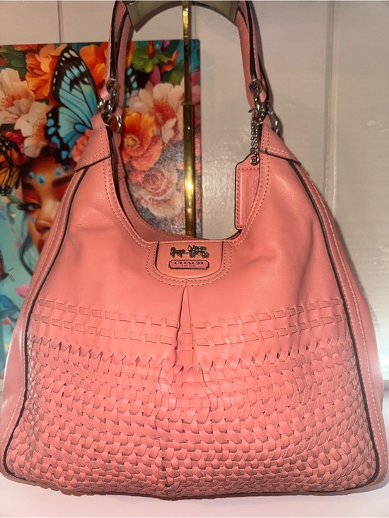Coach Handbags - EUC Coach Coral Pink Woven Leather Hobo Shoulder Bag with Triple Entry